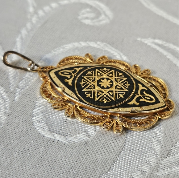 Vintage Damascene Etched Floral Design Gold Tone Pendant - Picture 7 of 7